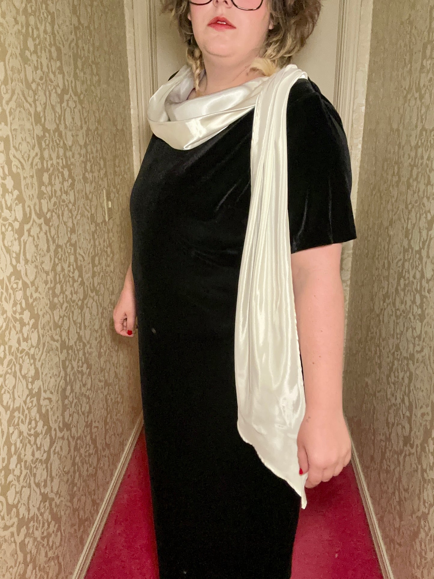 Velvet Sash Dress (20W)