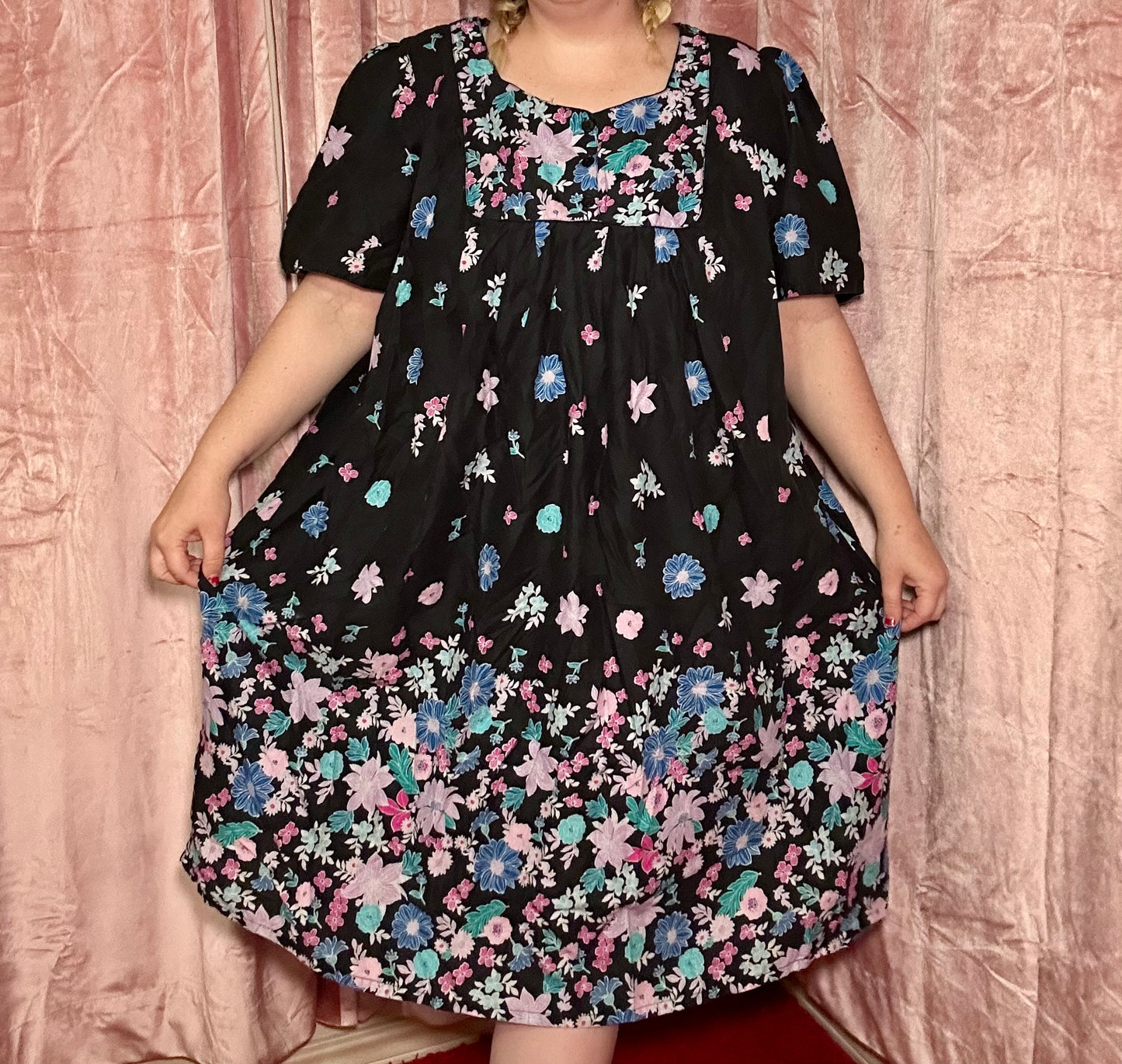Black Floral Nightgown (26/28)