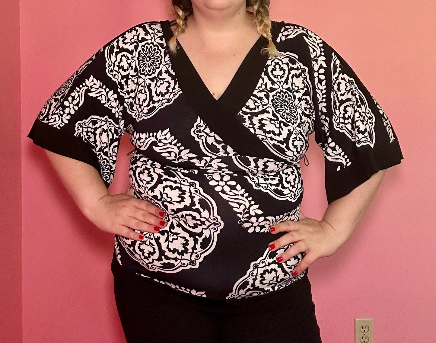 Black and White Y2K Blouse (XL)