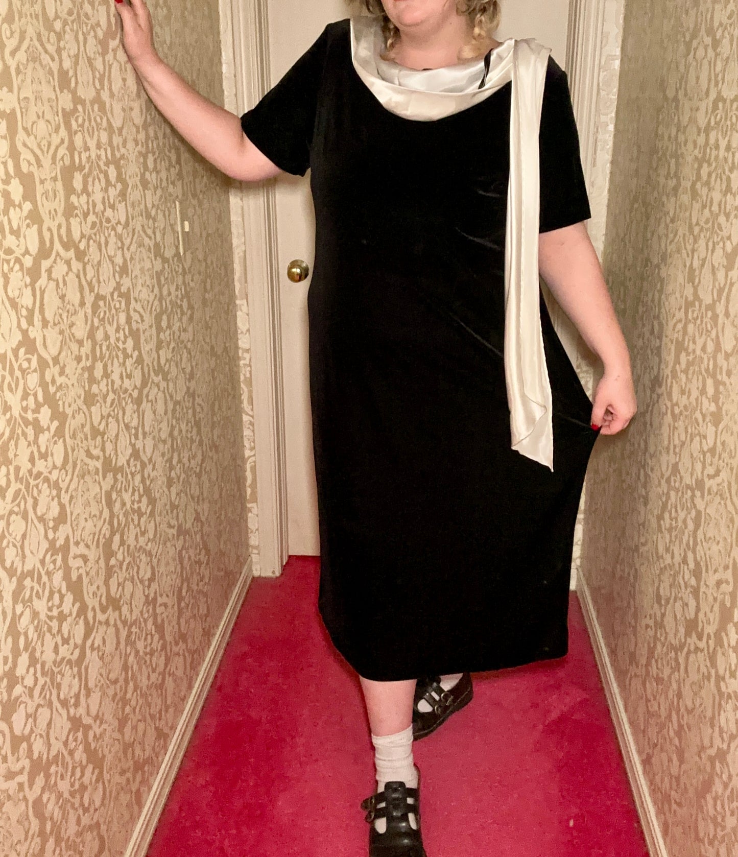 Velvet Sash Dress (20W)