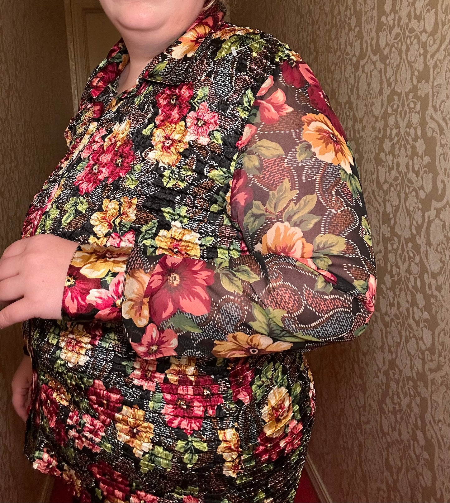 Dark Floral Ruched Button Up (XL)