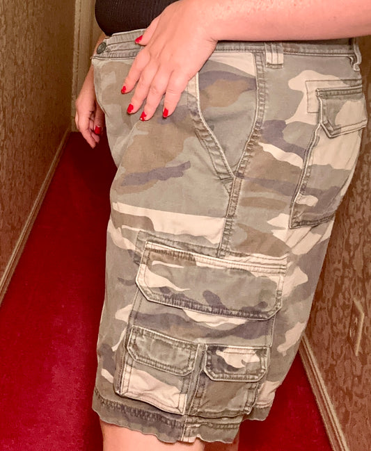Camo Utility Cargo Shorts (44W)