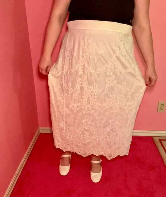 White Lace Skirt (22/24W)