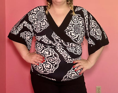 Black and White Y2K Blouse (XL)