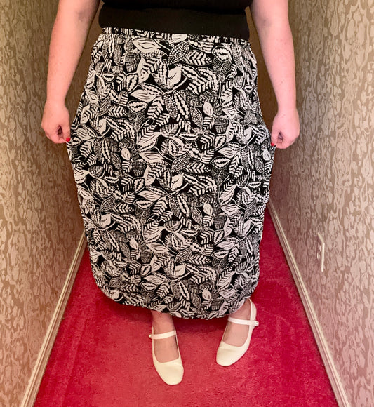 Black and White Leaf Chiffon Skirt (22W)