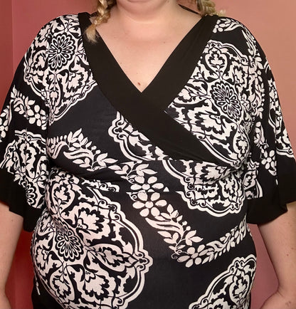 Black and White Y2K Blouse (XL)