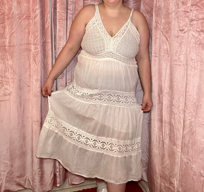 White Beachy Dress (XL)
