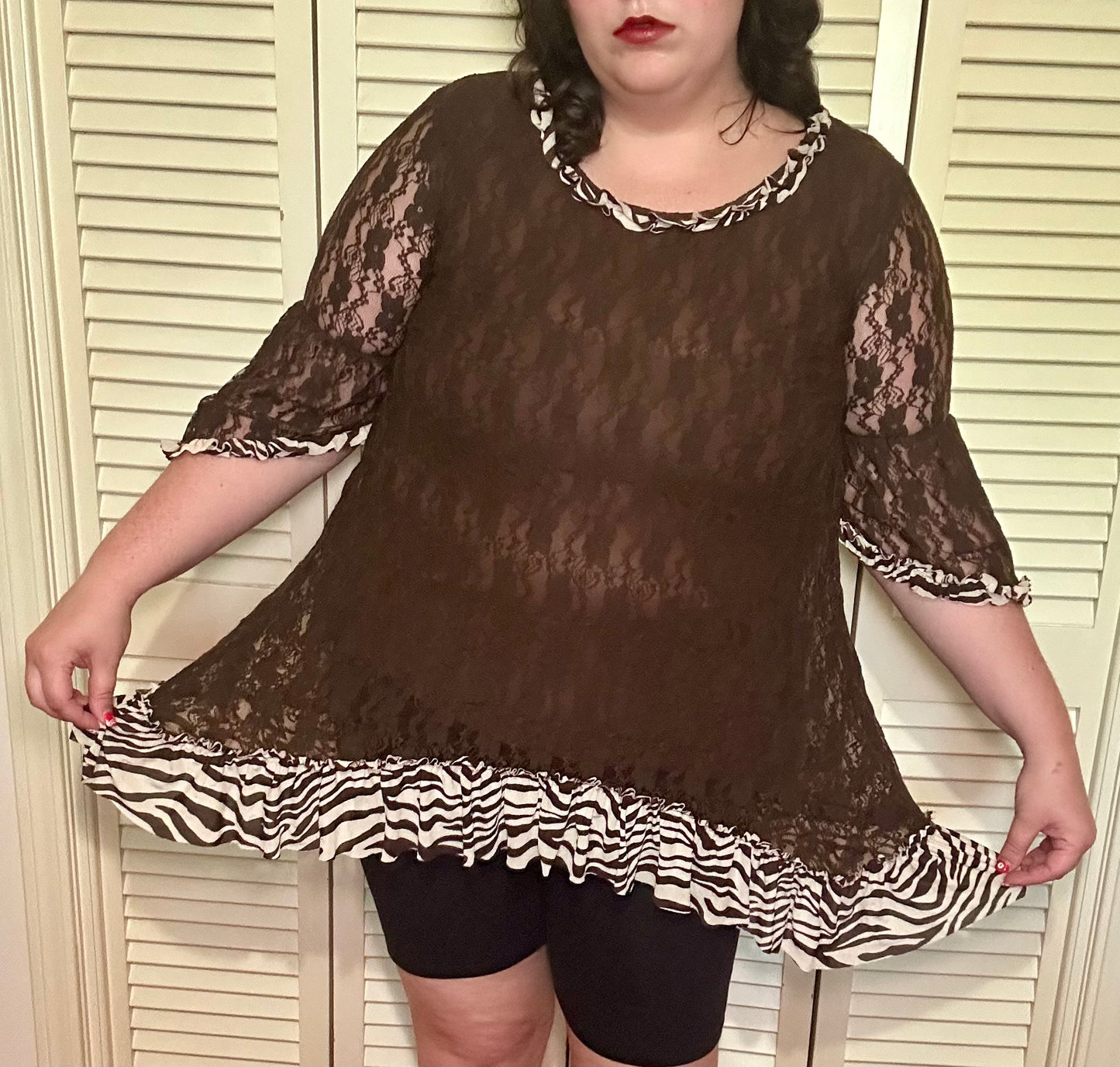 Brown Lace Zebra Ruffle Blouse (XL)