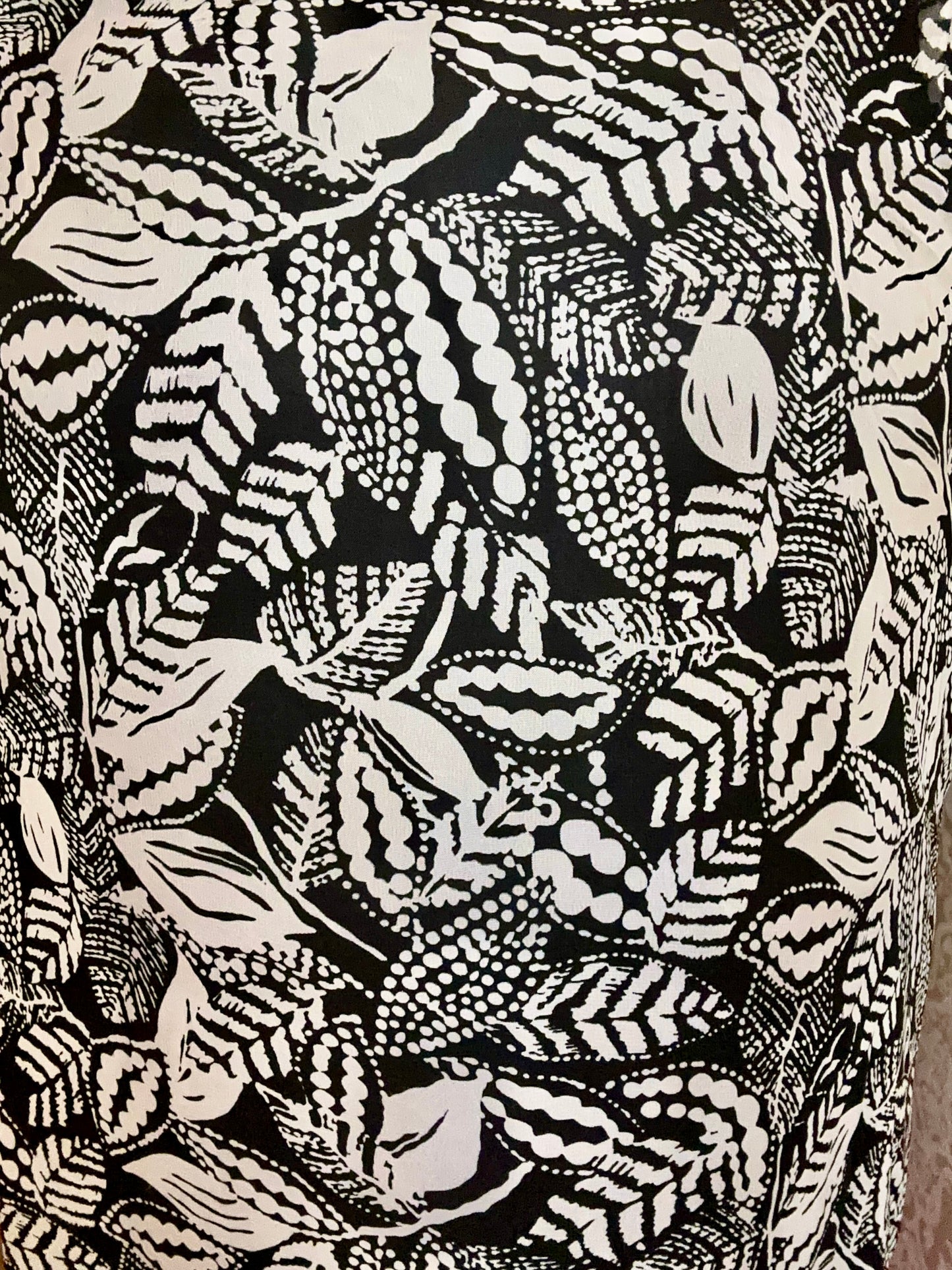 Black and White Leaf Chiffon Skirt (22W)